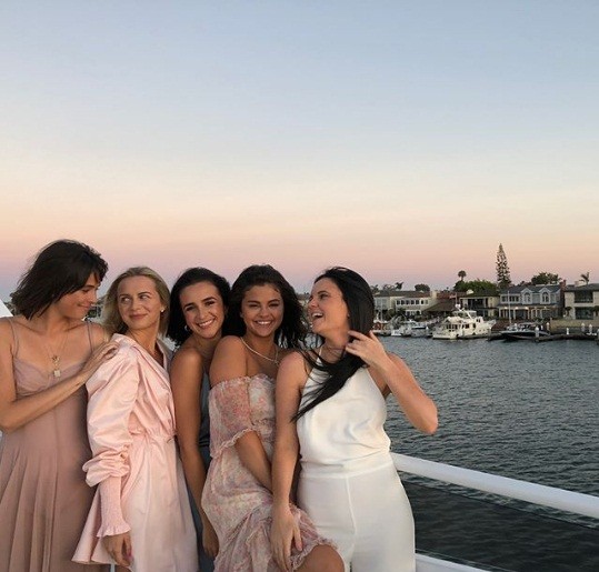 Selena Gomez rạng ngời quyến rũ mừng sinh nhật 26 tuổi - ảnh 5