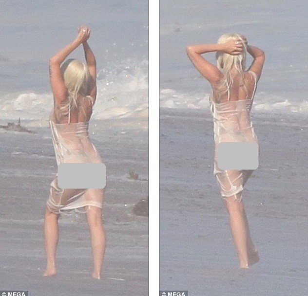 Lady Gaga mặc xuyên thấu mỏng tang đùa giỡn sóng biển - ảnh 3