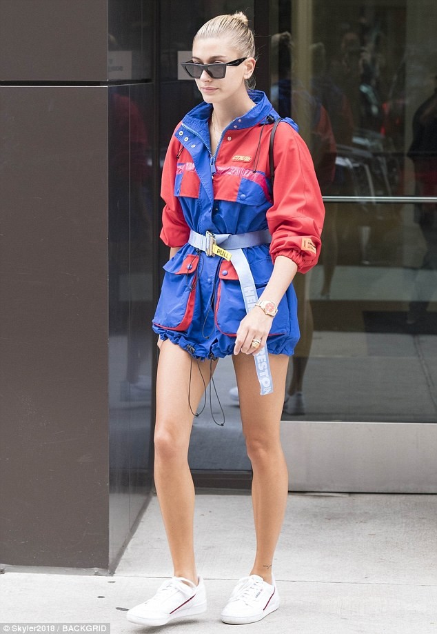 Justin Bieber - Hailey Baldwin ôm hôn, tình tứ không rời ở New York - ảnh 2