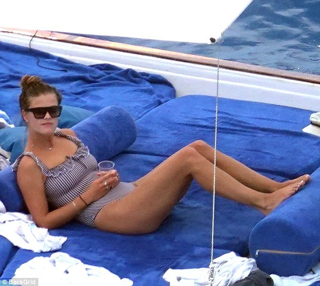 Tình cũ tài tử Titanic đi nghỉ lãng mạn cùng ‘phi công trẻ’ ở Ý - ảnh 2