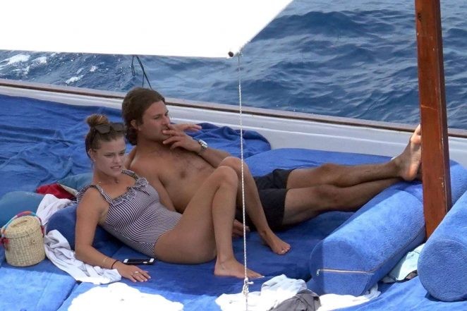Tình cũ tài tử Titanic đi nghỉ lãng mạn cùng ‘phi công trẻ’ ở Ý - ảnh 3