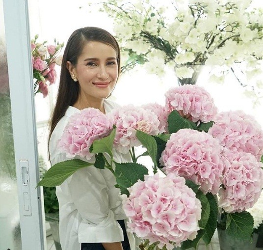 ‘Bông hồng lai’ Thái Lan sắp xe lên xe hoa với bạn trai 20 năm - ảnh 10