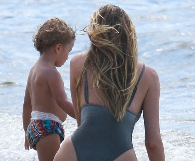 Thiên thần nội y Candice Swanepoel nảy nở gợi cảm sau sinh 1 tháng - ảnh 5