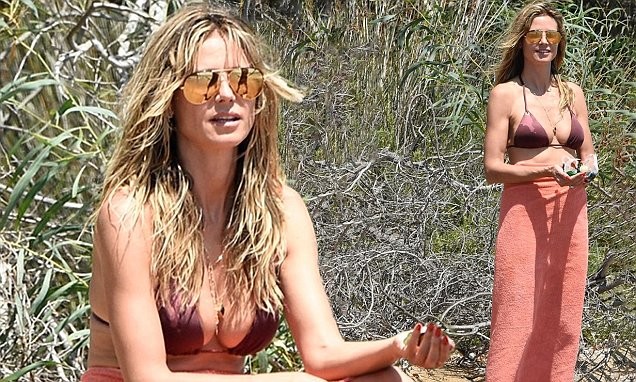 Siêu mẫu 4 con Heidi Klum quấn khăn làm áo tắm gợi cảm - ảnh 13