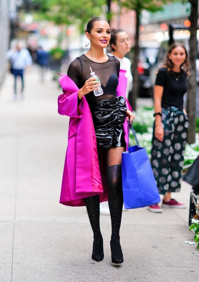 Sau loạt ảnh ngực lép, Olivia Culpo bỗng chốc ‘căng đầy' - ảnh 10