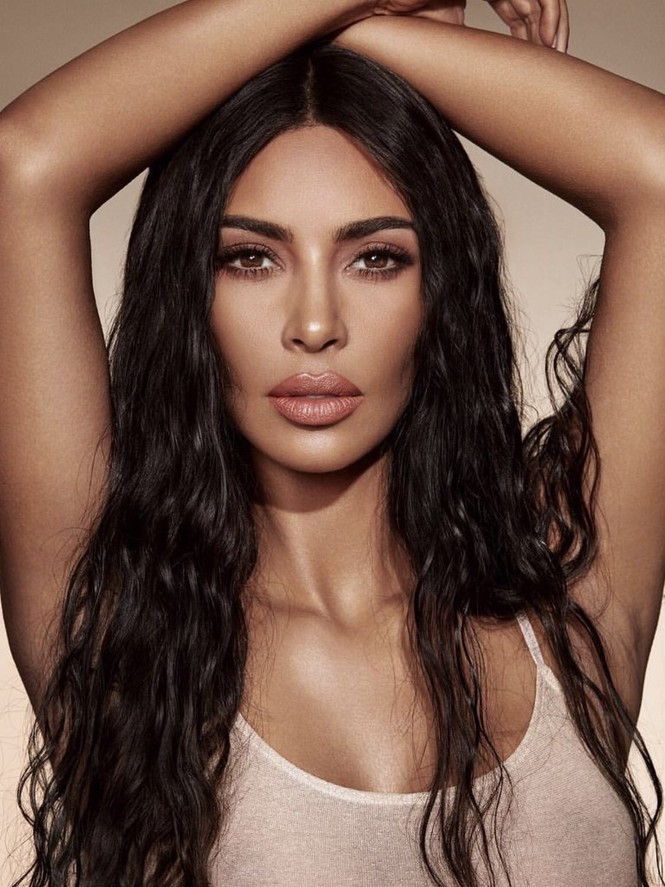 Dáng ‘đồng hồ cát’ tròn đầy nóng bỏng của Kim Kardashian - ảnh 5