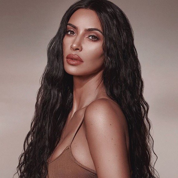 Dáng ‘đồng hồ cát’ tròn đầy nóng bỏng của Kim Kardashian - ảnh 6