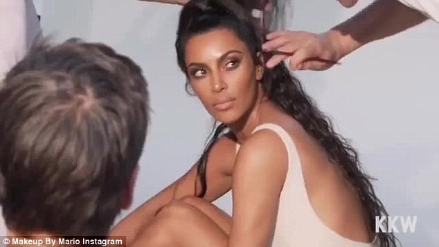 Dáng ‘đồng hồ cát’ tròn đầy nóng bỏng của Kim Kardashian - ảnh 9