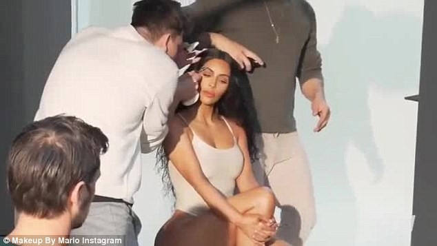 Dáng ‘đồng hồ cát’ tròn đầy nóng bỏng của Kim Kardashian - ảnh 11
