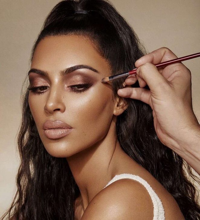 Dáng ‘đồng hồ cát’ tròn đầy nóng bỏng của Kim Kardashian - ảnh 7
