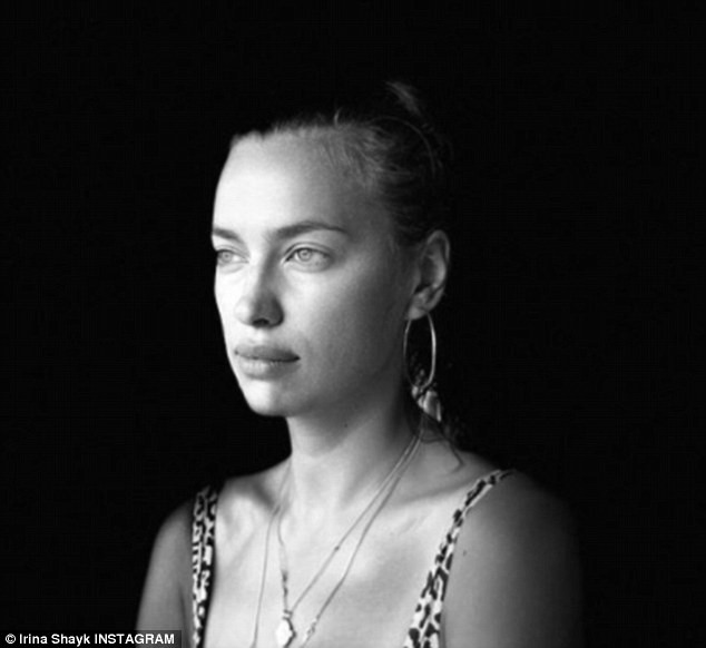 Mỹ nhân Nga Irina Shayk tắm biển cùng bạn trai ở Ý - ảnh 15