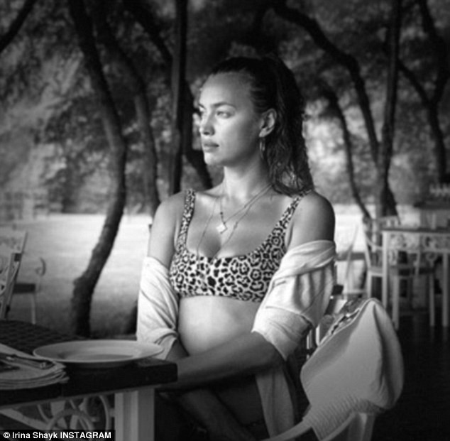 Mỹ nhân Nga Irina Shayk tắm biển cùng bạn trai ở Ý - ảnh 16