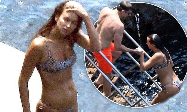 Mỹ nhân Nga Irina Shayk tắm biển cùng bạn trai ở Ý - ảnh 14