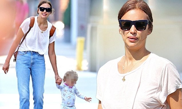 Mỹ nhân Nga Irina Shayk tắm biển cùng bạn trai ở Ý - ảnh 17
