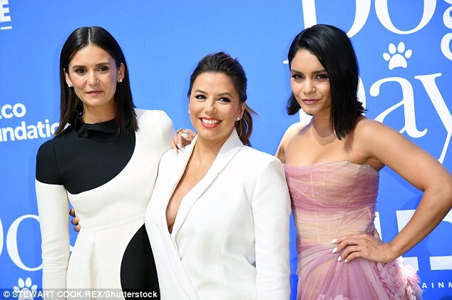 ‘Bà nội trợ kiểu Mỹ’ Eva Longoria không nội y lấp ló ngực đầy - ảnh 6