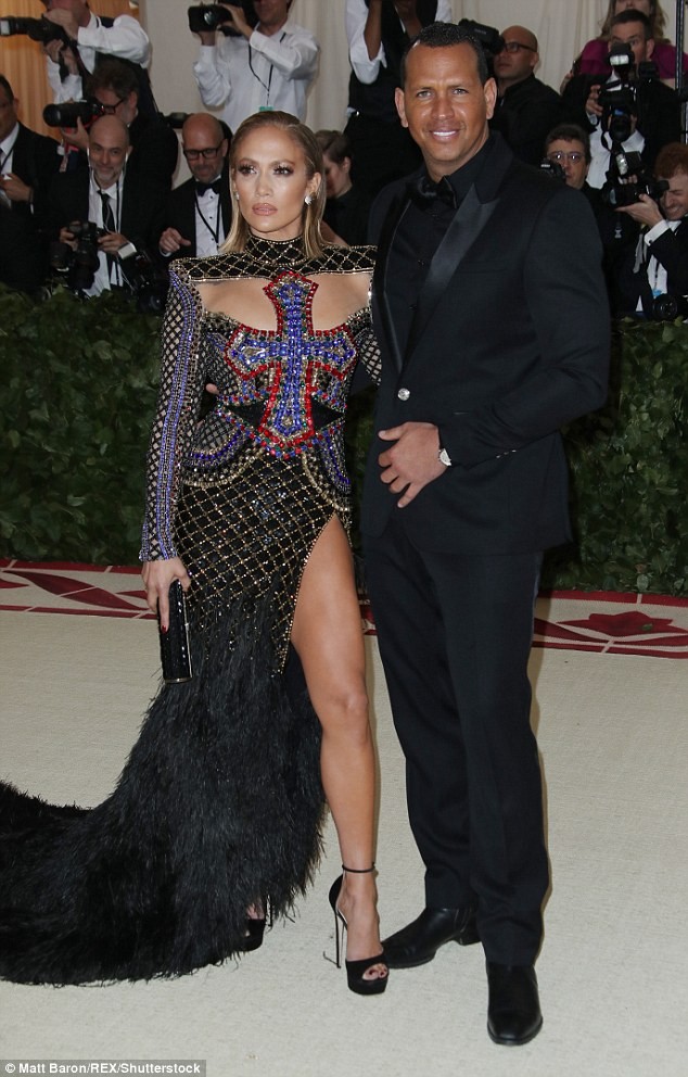 Jennifer Lopez nghỉ dưỡng cùng bồ trẻ kém 6 tuổi ở Ý - ảnh 18