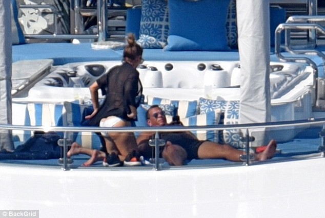 Jennifer Lopez nghỉ dưỡng cùng bồ trẻ kém 6 tuổi ở Ý - ảnh 4