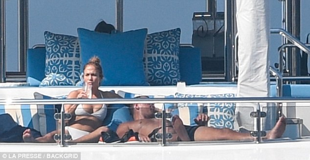 Jennifer Lopez nghỉ dưỡng cùng bồ trẻ kém 6 tuổi ở Ý - ảnh 6