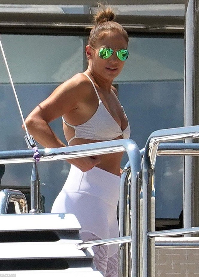 Jennifer Lopez nghỉ dưỡng cùng bồ trẻ kém 6 tuổi ở Ý - ảnh 9