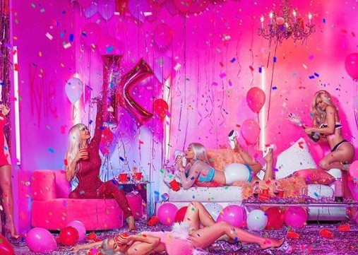 Kylie Jenner siêu gợi cảm bế con gái xinh như thiên thần - ảnh 6
