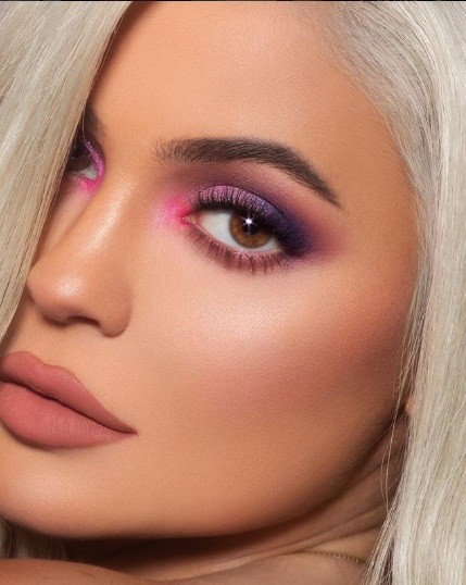 Kylie Jenner siêu gợi cảm bế con gái xinh như thiên thần - ảnh 9