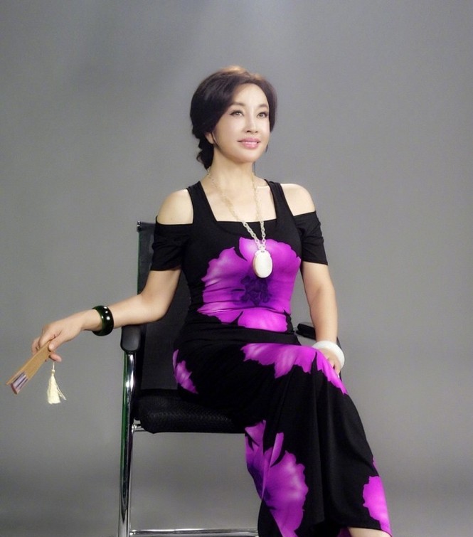‘Võ Tắc Thiên’ Lưu Hiểu Khánh U70 tung ảnh áo tắm gây ‘sốt’ - ảnh 5