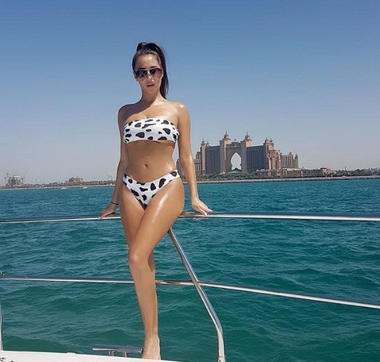 Mỹ nhân người Anh Chloe Goodman ‘quên’ nội y tản bộ ra phố - ảnh 11