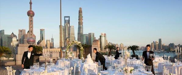 Tình địch của Phạm Băng Băng được chồng quỳ gối xỏ giày cưới - ảnh 5