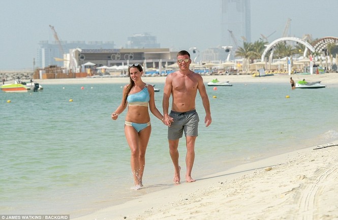 Mỹ nhân Anh quốc Danielle Lloyd say đắm bên hôn phu kém 3 tuổi - ảnh 8