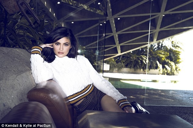 Hai ngọc nữ đôi mươi nhà Kardashian trẻ đẹp ngây ngất - ảnh 13