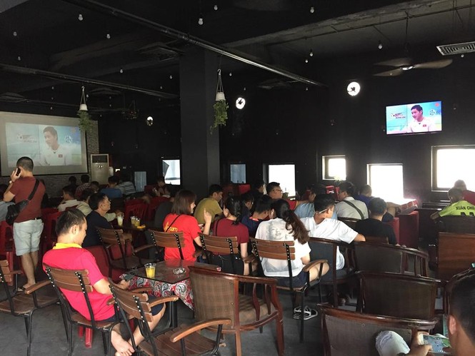 Cổ động viên tiếc nuối khi Việt Nam thua ở loạt penalty - ảnh 32