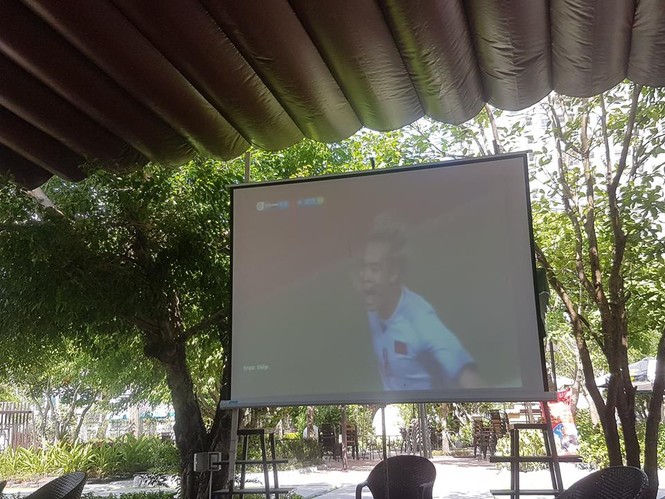 Cổ động viên tiếc nuối khi Việt Nam thua ở loạt penalty - ảnh 33