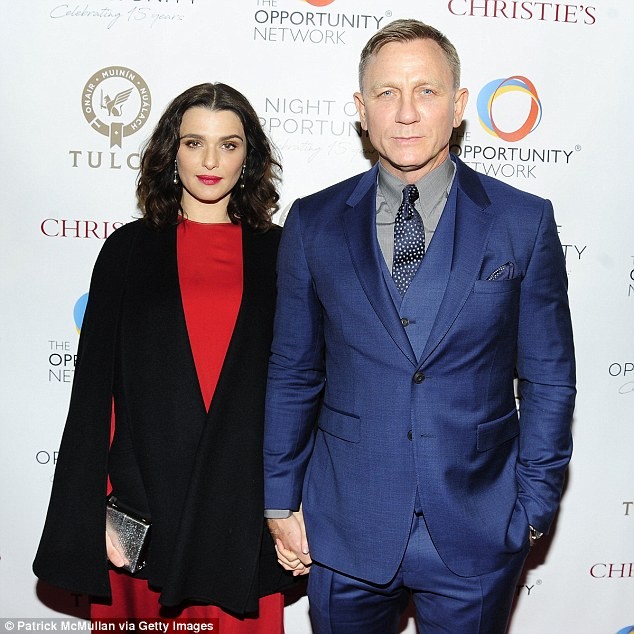Vợ chồng ‘Điệp viên 007’ Daniel Craig có con gái đầu lòng ở tuổi U50 - ảnh 1