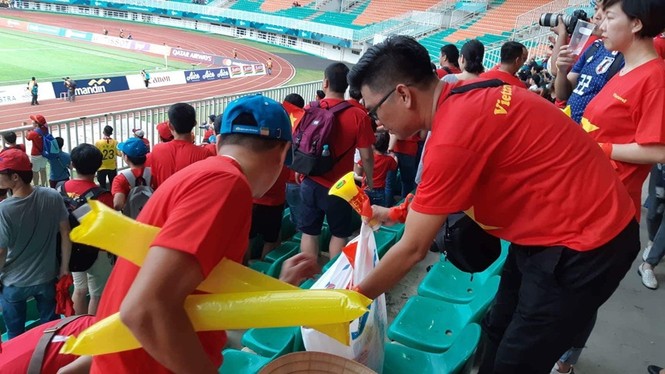 Cổ động viên tiếc nuối khi Việt Nam thua ở loạt penalty - ảnh 6
