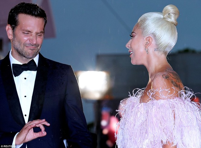 Lady Gaga lộng lẫy bất ngờ trên thảm đỏ LHP Venice - ảnh 10