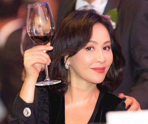 ‘Nữ hoàng màn ảnh’ Hồng Kông Lưu Gia Linh U60 trẻ đẹp rực rỡ - ảnh 12