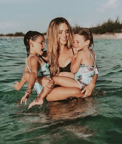Sau khi bị bắt vì hành hung bạn trai, người đẹp Mỹ tung tăng bikini - ảnh 12