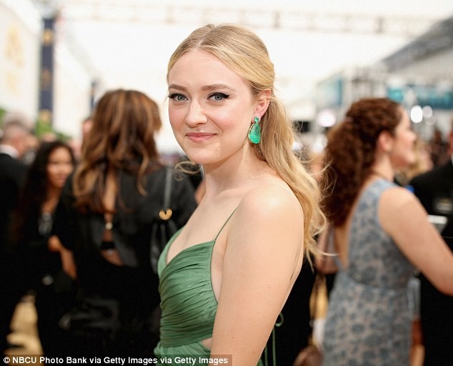 Thiên thần tóc vàng 9x Dakota Fanning lộng lẫy kiêu sa - ảnh 2