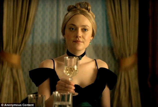 Thiên thần tóc vàng 9x Dakota Fanning lộng lẫy kiêu sa - ảnh 5