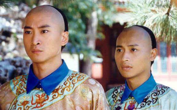 Nam diễn viên ‘Hoàn Châu Cách Cách’ mặc giả gái diễn thời trang - ảnh 3