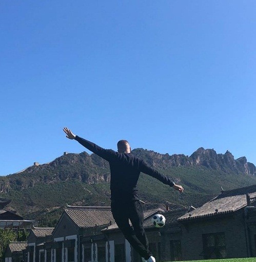 David Beckham 43 tuổi phong độ, đẹp trai rạng ngời - ảnh 10