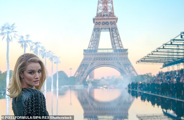 Bạn gái ‘Người vận chuyển’ thần thái cuốn hút ở Paris - ảnh 6