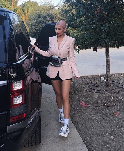 Em út nhà Kardashian mặc bó sát khoe đường cong hấp dẫn - ảnh 18