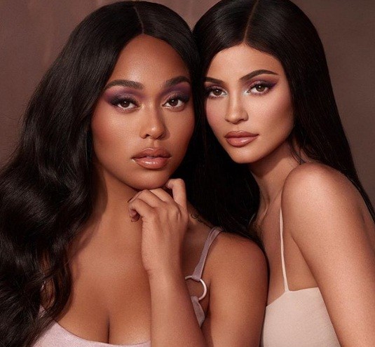 Em út nhà Kardashian mặc bó sát khoe đường cong hấp dẫn - ảnh 15