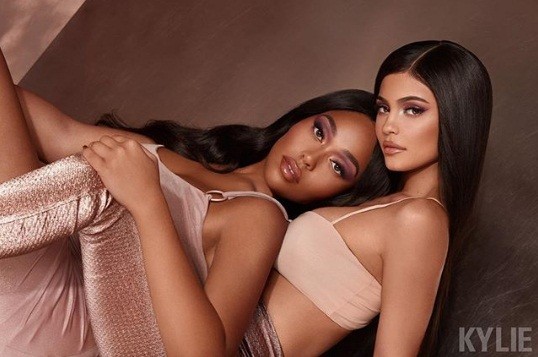 Em út nhà Kardashian mặc bó sát khoe đường cong hấp dẫn - ảnh 16