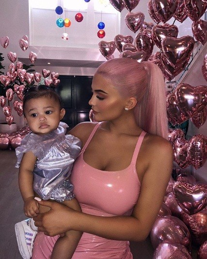 Em út nhà Kardashian mặc bó sát khoe đường cong hấp dẫn - ảnh 10