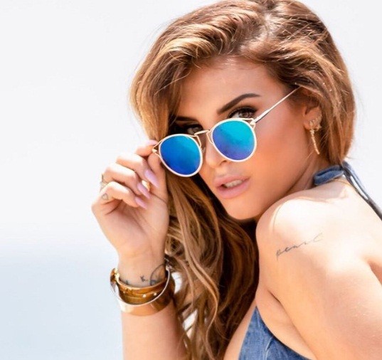 Người đẹp Mỹ 9x Hana Giraldo bikini đỏ rực rỡ trên biển - ảnh 7
