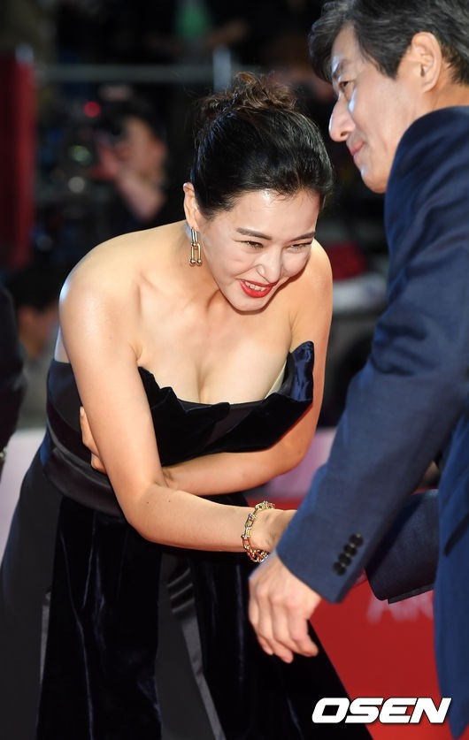 Hoa hậu Hàn Quốc Honey Lee diện đầm cúp ngực quá đỗi gợi cảm - ảnh 7