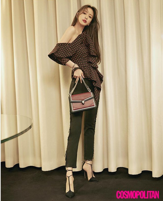 Mỹ nhân xứ Hàn U40 quá đỗi trẻ đẹp với gu ăn mặc cực ‘chất’ - ảnh 12