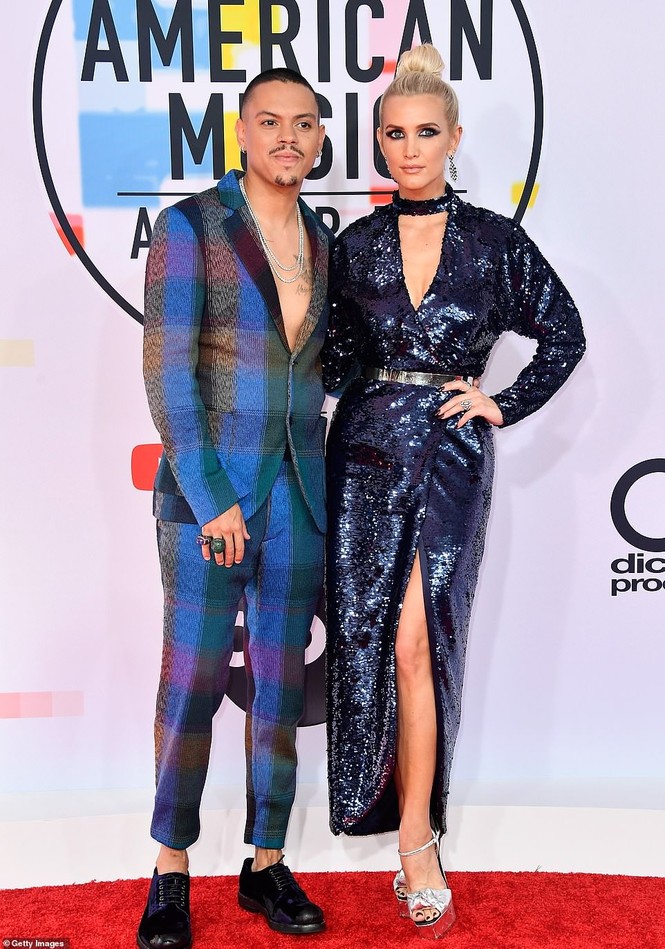 Taylor Swift dáng chuẩn đọ sắc dàn mỹ nhân rực rỡ - ảnh 19